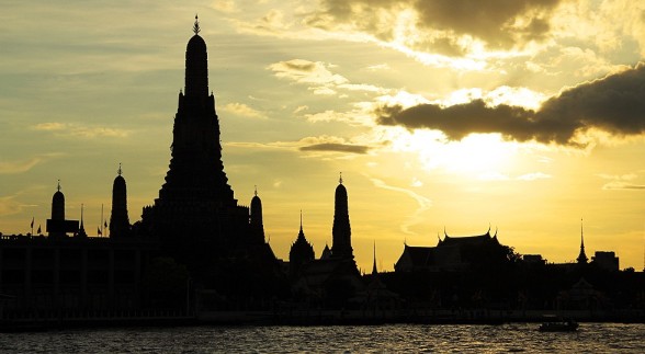 Wat arun sunset