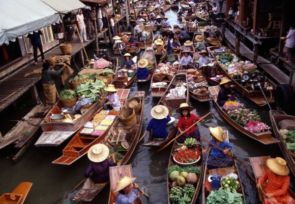 Damnoen Saduak Floating Market