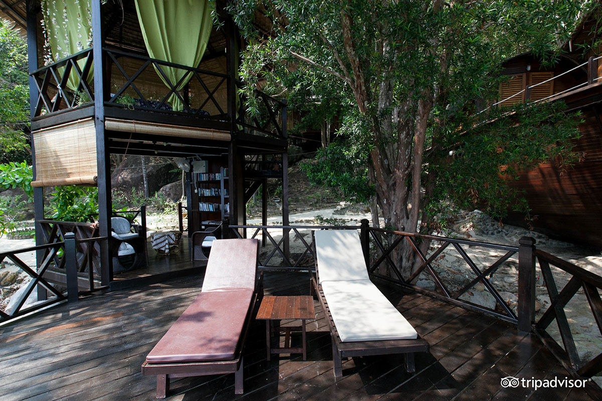 Bagus Place Retreat Library