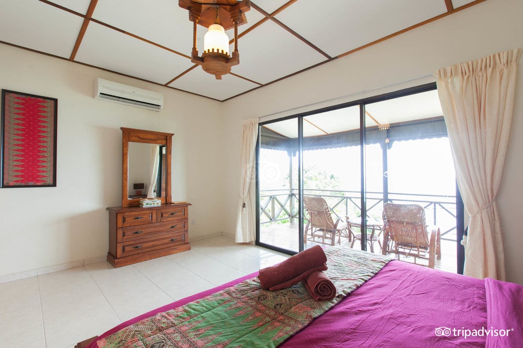 Minang Cove Resort Seaview Deluxe Chalet 