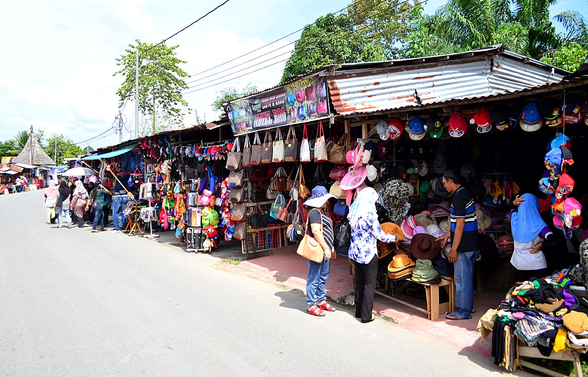 Sarawak Tour Serikin Indonesian Border