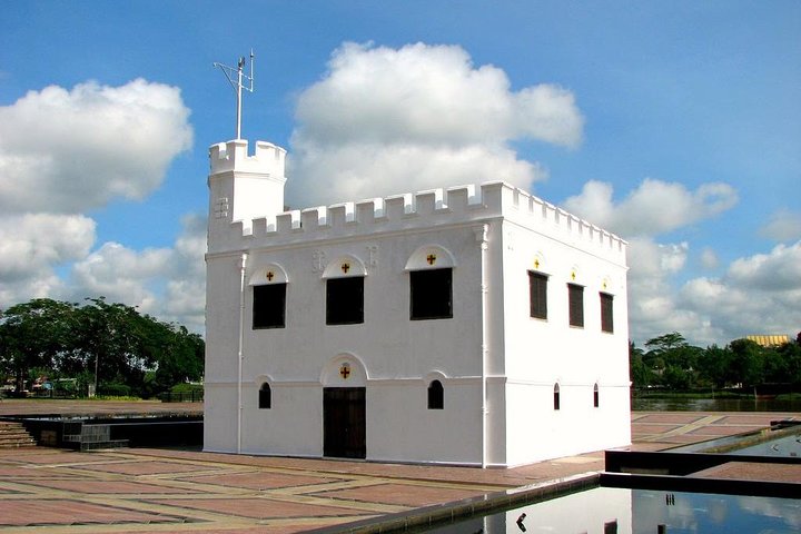 Sarawak Tour Square Tower