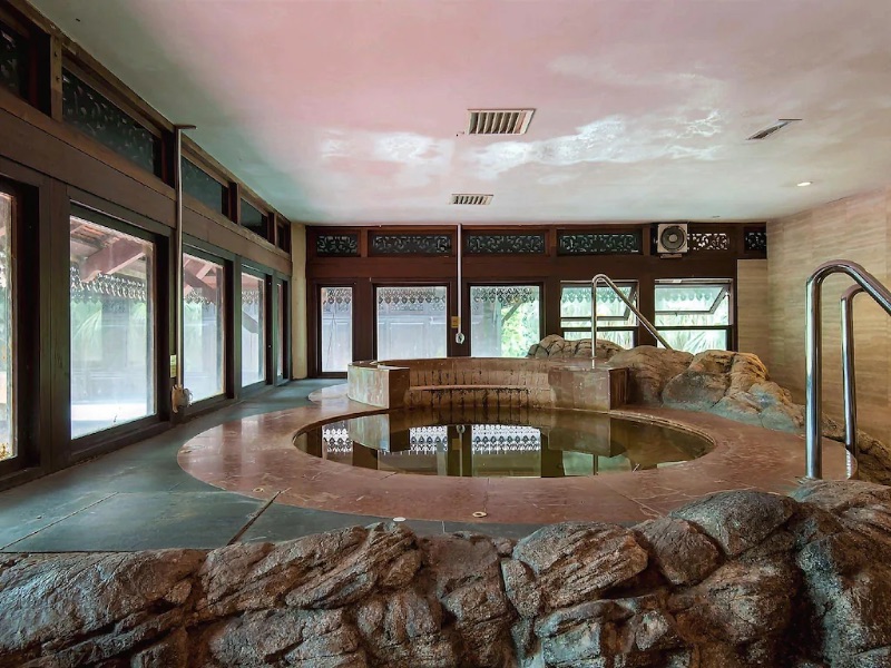 Hot spring bath