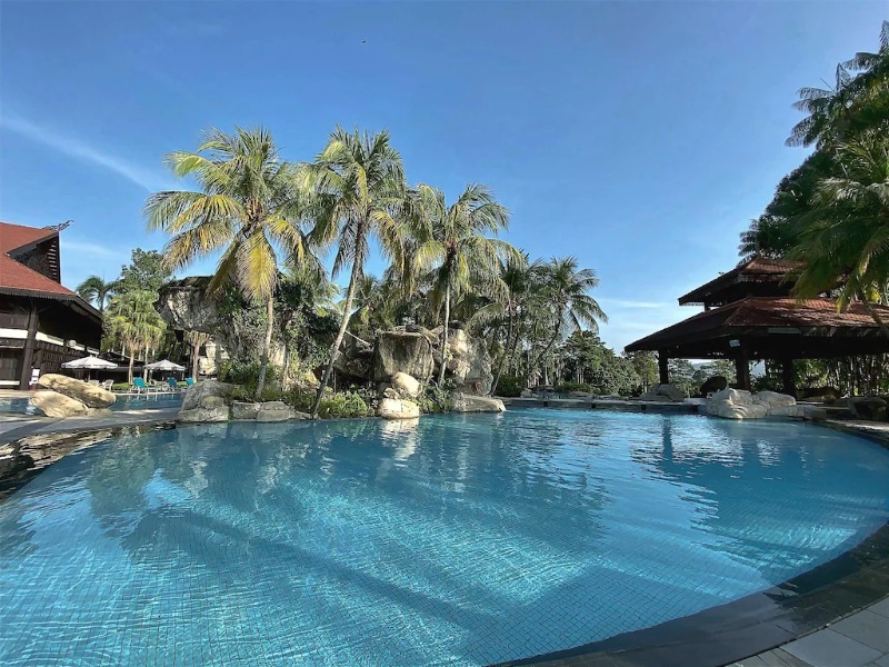 Swimming pool