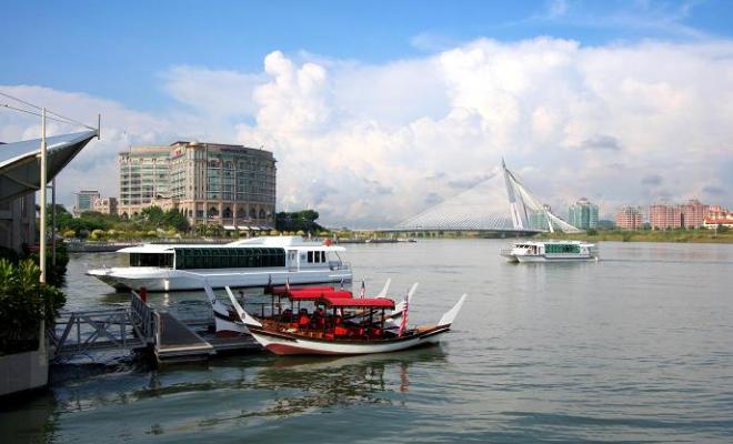 Putrajaya lake cruise