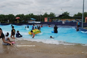 Desa Waterpark artificial waves