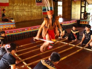 Kampung Sumangkap Gong Factory cultural performance