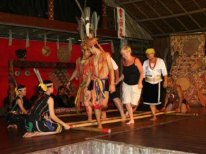 Maranjak Longhouse performance