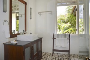 Cinnamon Ensuite Bathroom