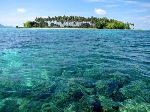 Crystal clear water in Pulau Sibuan