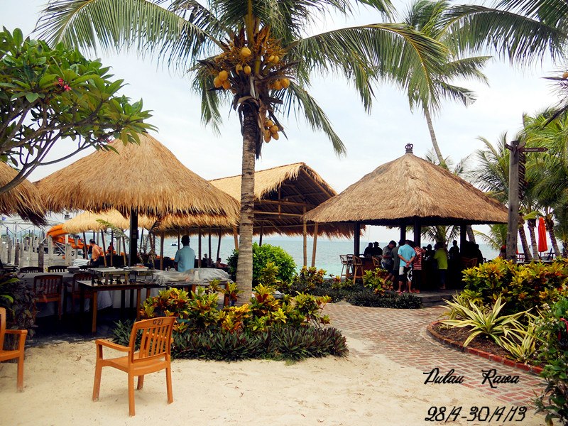 Rawa Island beach bar