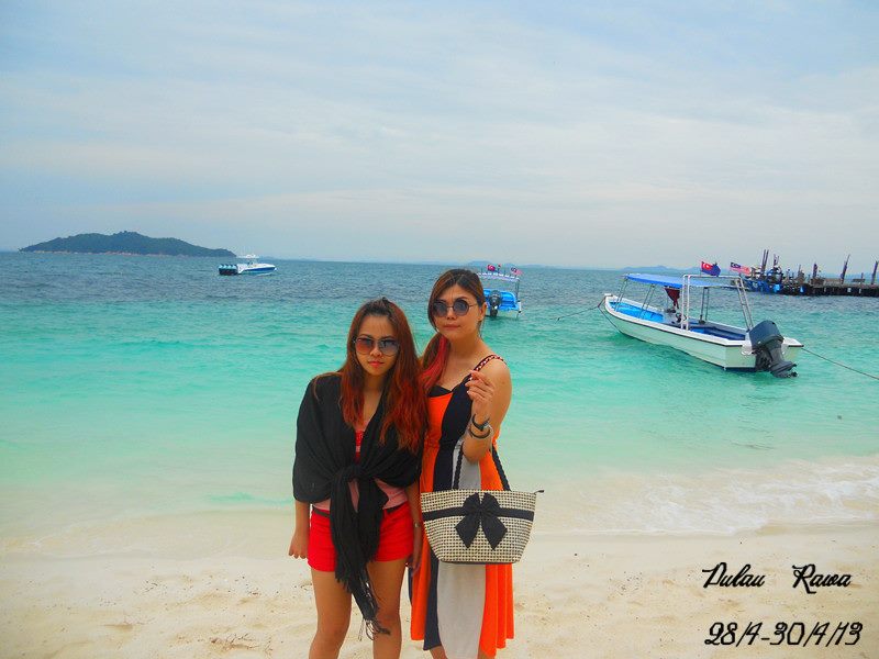 Rawa Island beach girls