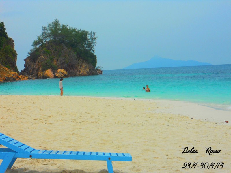Rawa Island beach overlooking reef