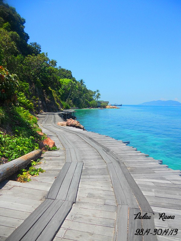 Rawa Island beach side walking platform