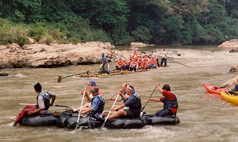 rafting in Nenggiri River