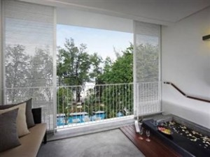 Balcony with Lounge Pool