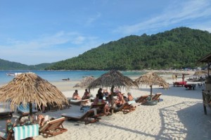 Bubu Long Beach Resort sunbath area