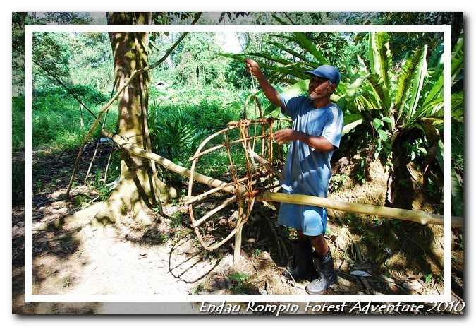 hunting device for monkey