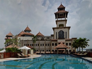 Pullman Putrajaya Lakeside Hotel