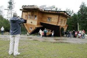 rumah terbalik