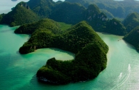 Dayang Bunting Lake or 'Tasik Dayang Bunting'