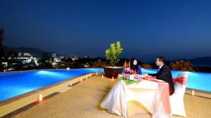 adya hotel night view