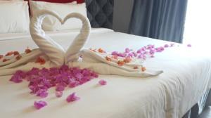 honeymoon room deco cenang plaza Langkawi