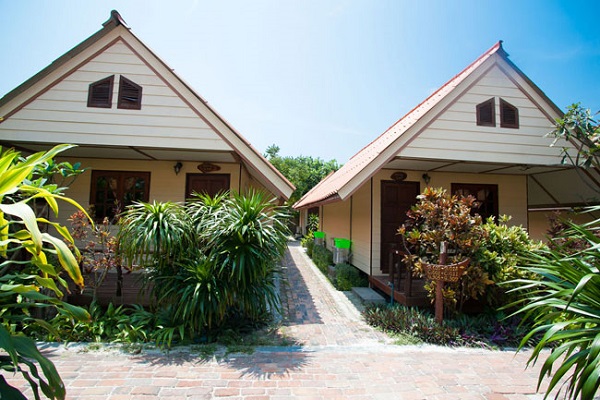 Lipe Deluxe Bungalow 1