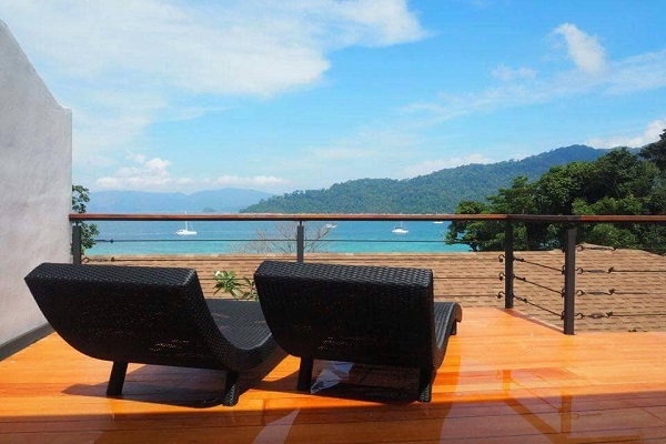 Lipe Jacuzzi Ocean View Suite 7