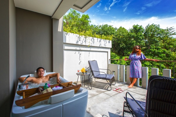 Phuket Grand Deluxe Jacuzzi 2