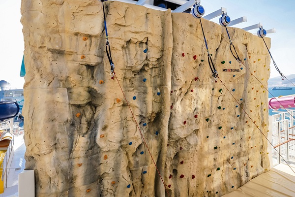 ROCK CLIMBING WALL