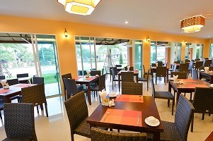 Krabi Front Bay Resort dining