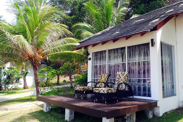 Sari Pacifica Beach Resort Pulau Sibu Seafront Villa