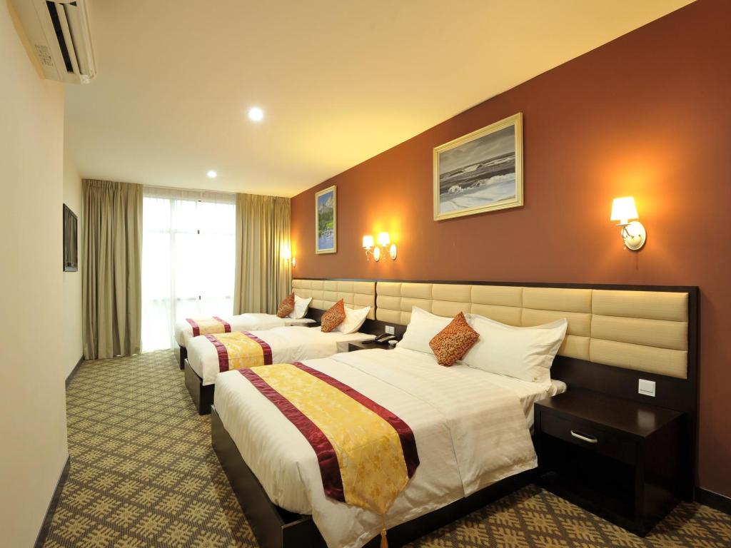 Hallmark Regency Hotel Family Suite 