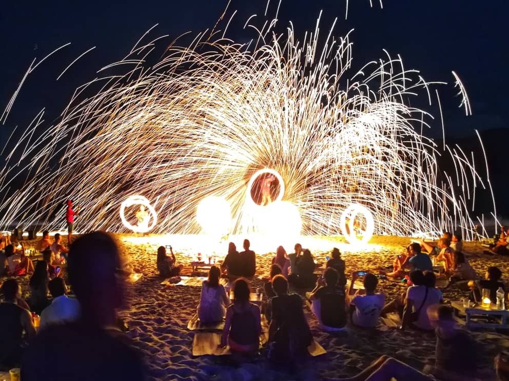 Bubu Long Beach Resort Fireshow