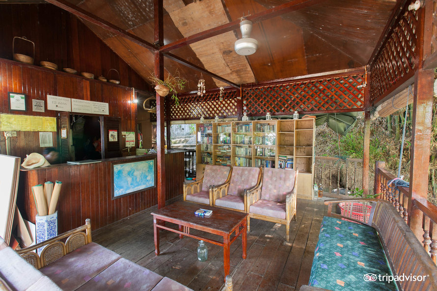 Bamboo Hill Chalets Lobby