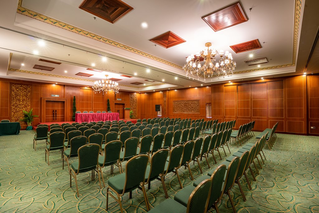 Century Pine Meeting room