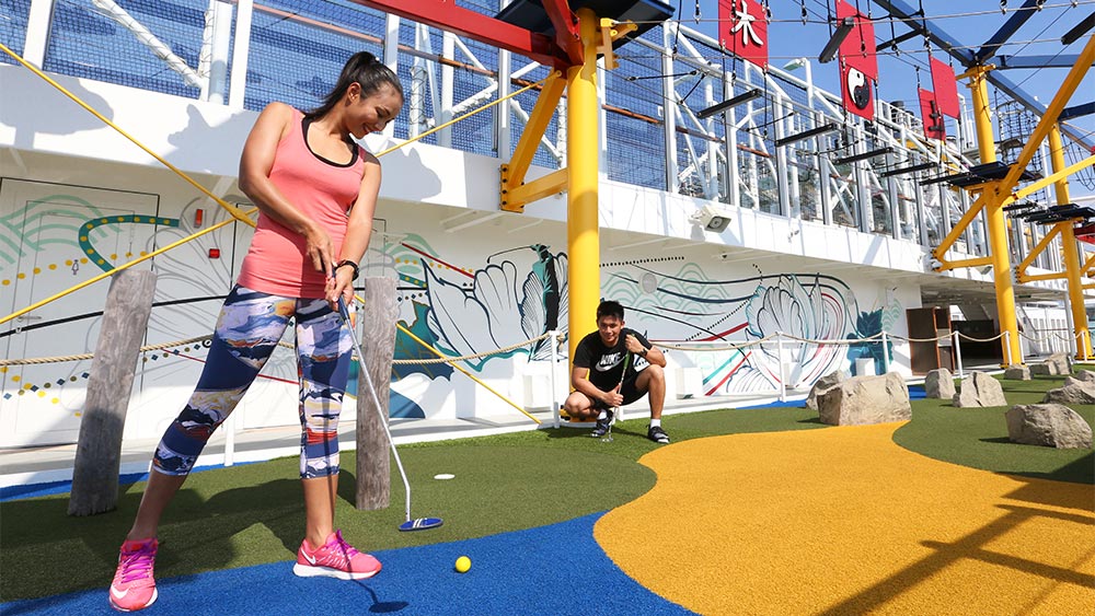 Genting Dream Cruise Mini Golf