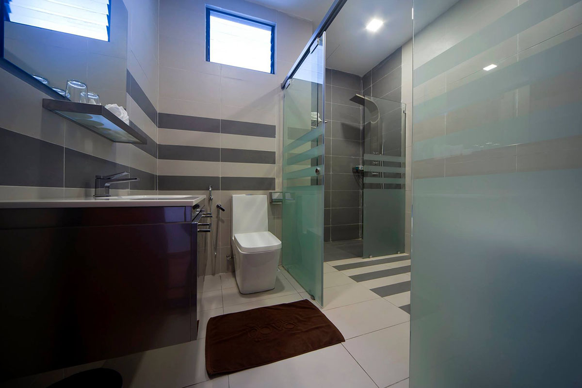 Nova Highlands Hotel Penthouse Bathroom
