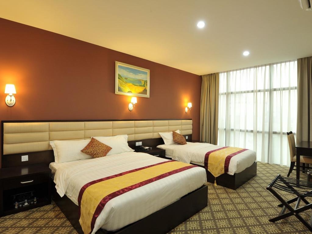 Hallmark Regency Hotel Superior Triple 