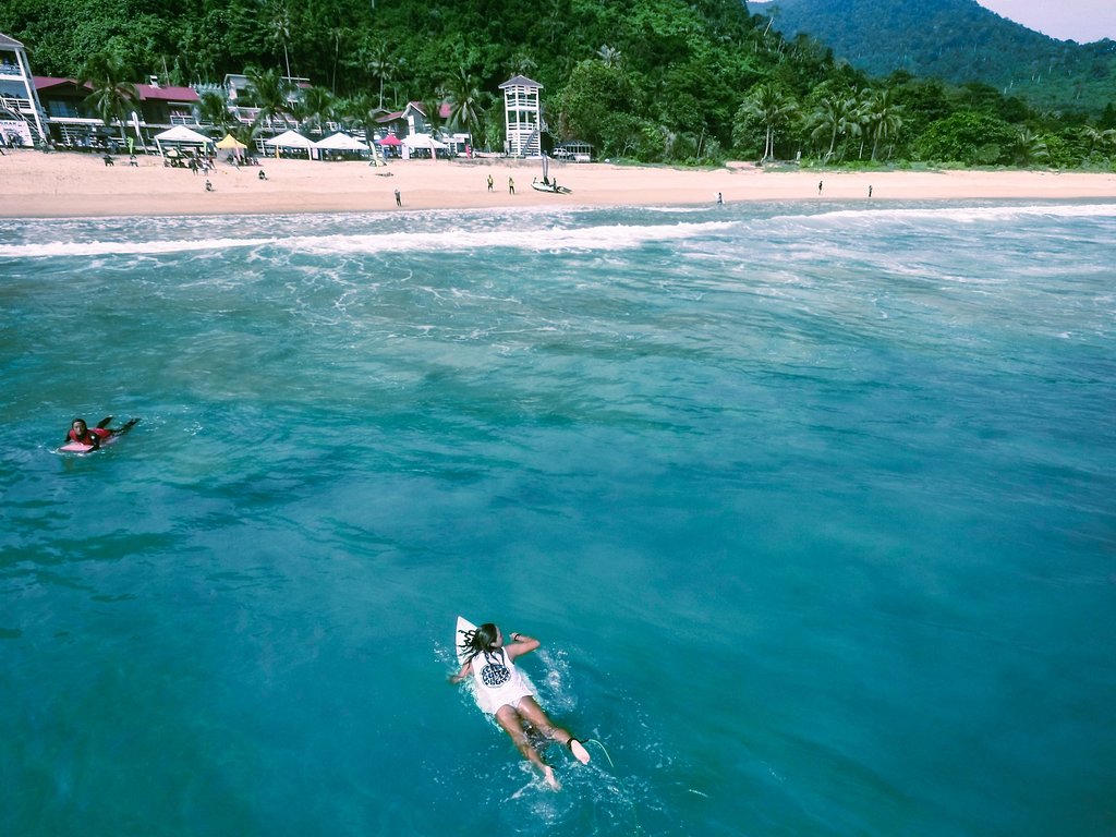 The Barat Tioman Beach Resort Surfing 