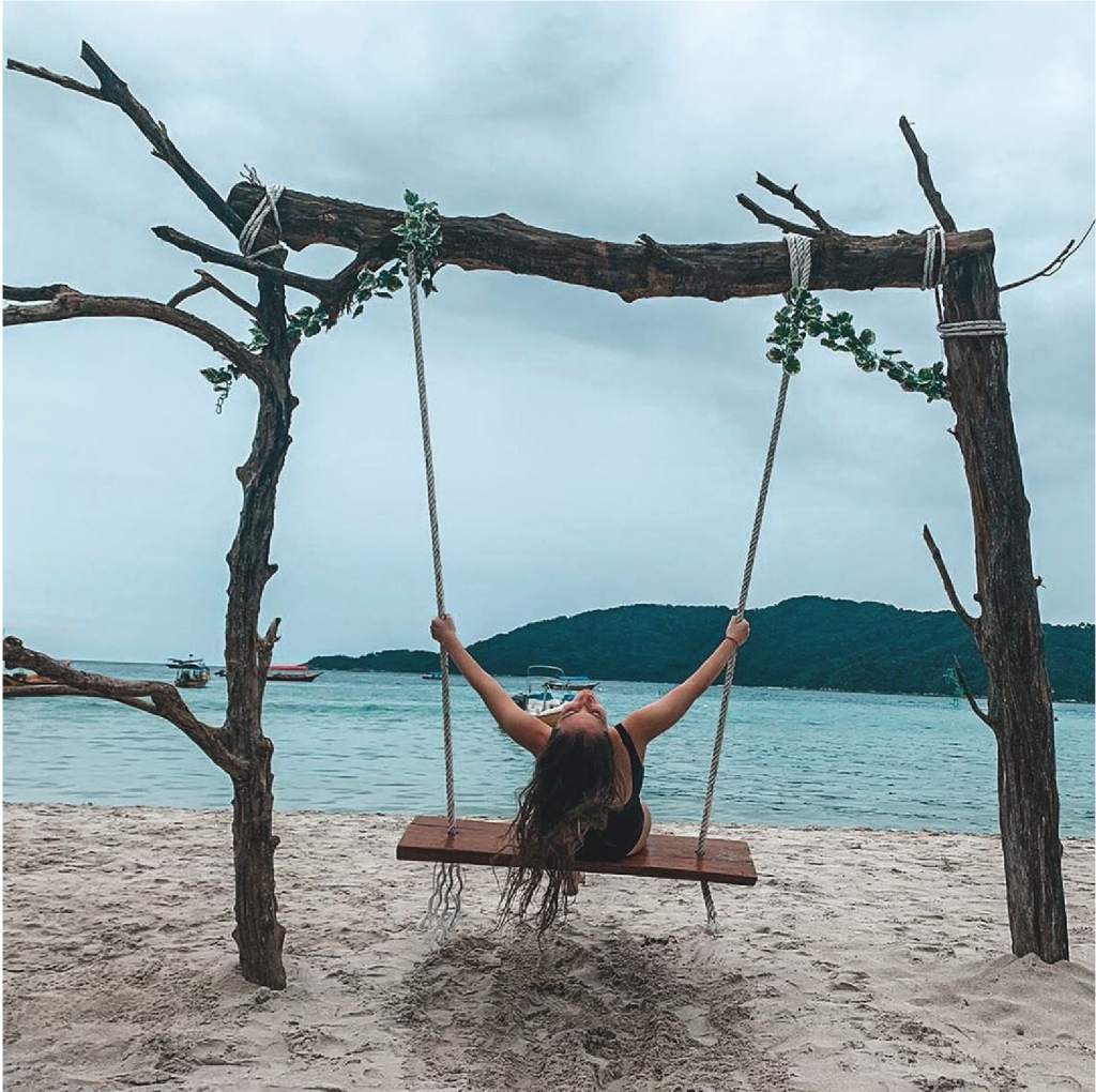 wooden swing at perhentian island