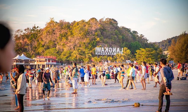 langkawi beach best season to visit langkawi dry crowded