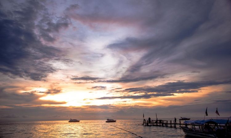 lang tengah sunset jetty boats