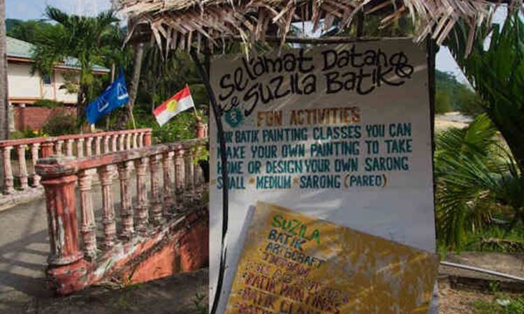 A batik painting workshop in Genting Village