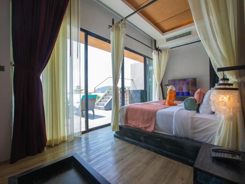 Honeymoon suite sea view room