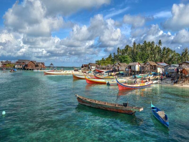 Island Hopping - Mabul Island Fish Village 