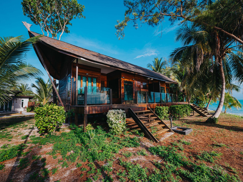 Semi-detached beach chalet 