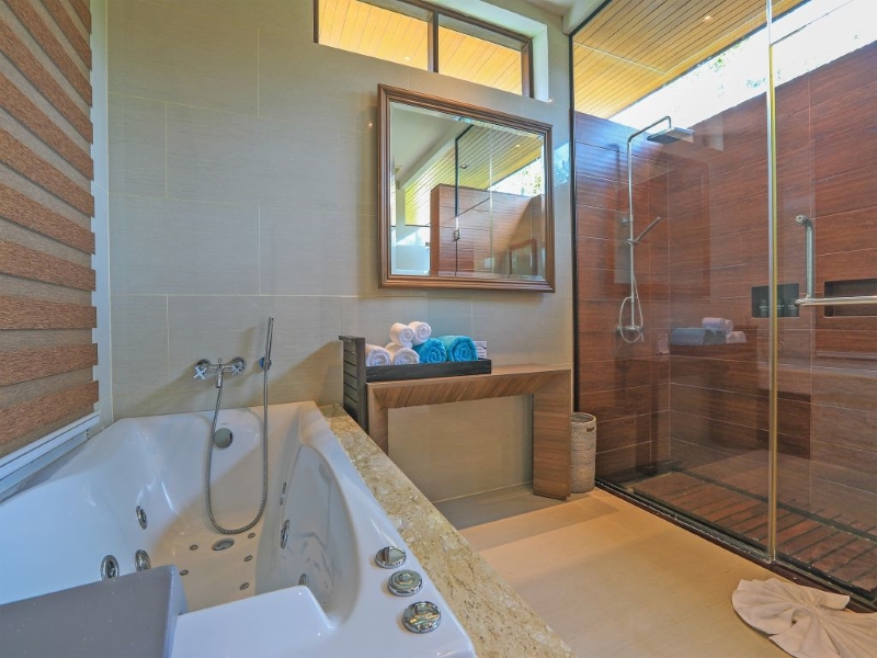 Villa Suite Bathtub