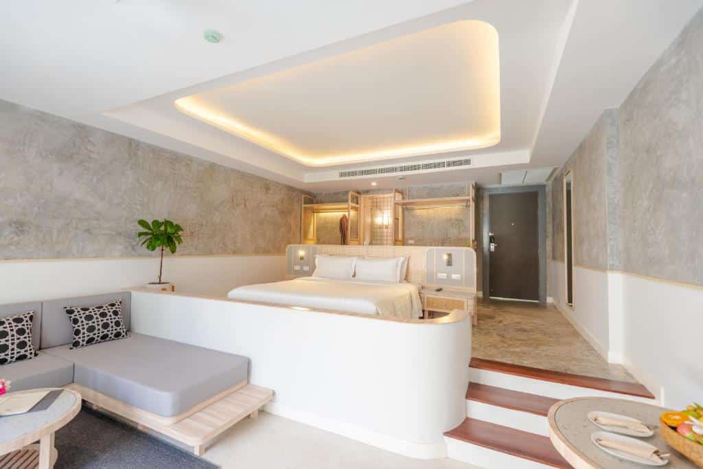 Pool Access suite upper floor room view